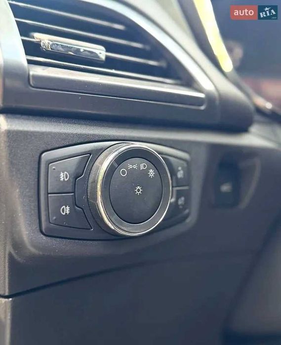 FORD MONDEO 2015 року