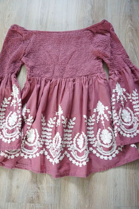 Różowa bluzka z haftem