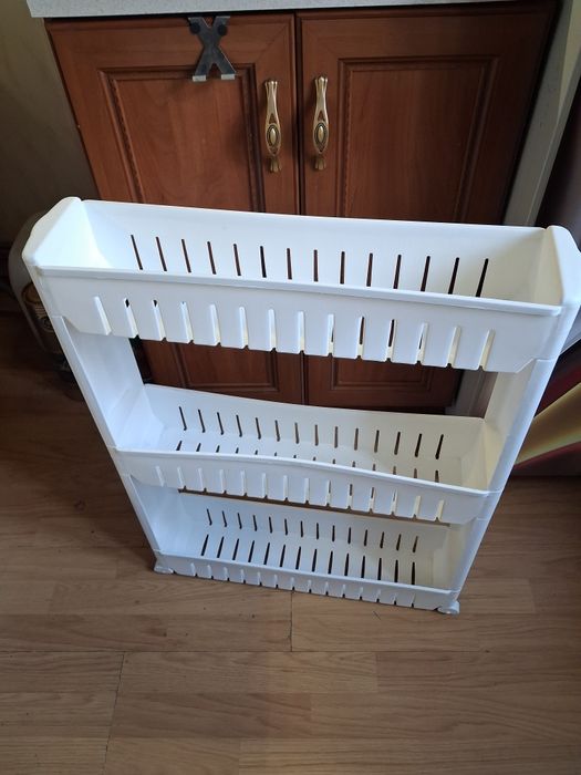 Półka łazienkowa lub kuchenna