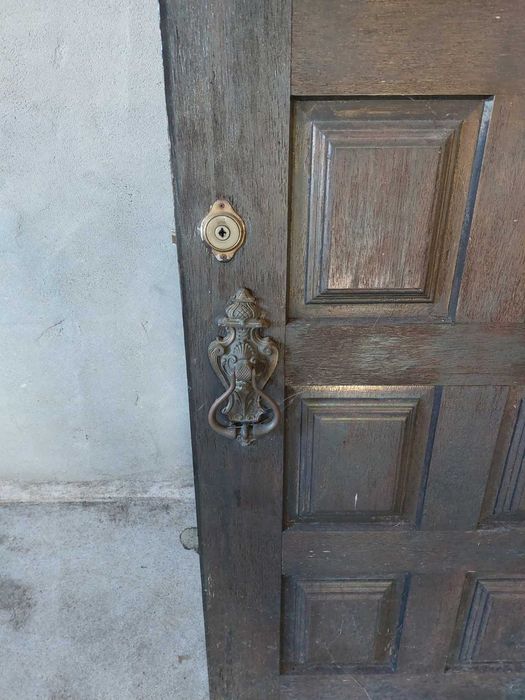 Porta de madeira maciça