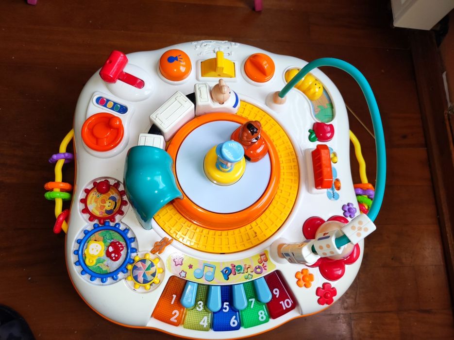 Sprzedam stolik interaktywny. Całkowicie sprawny.