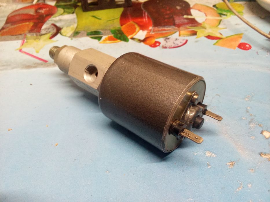 Електромагнітний перекидний клапан.