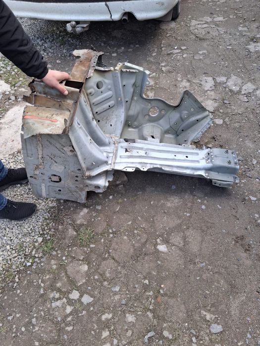 Лонжерон Tesla 3