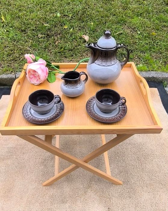 Mesa de apoio bambu dobrável com tabuleiro destacável.
Medidas: 55/42/