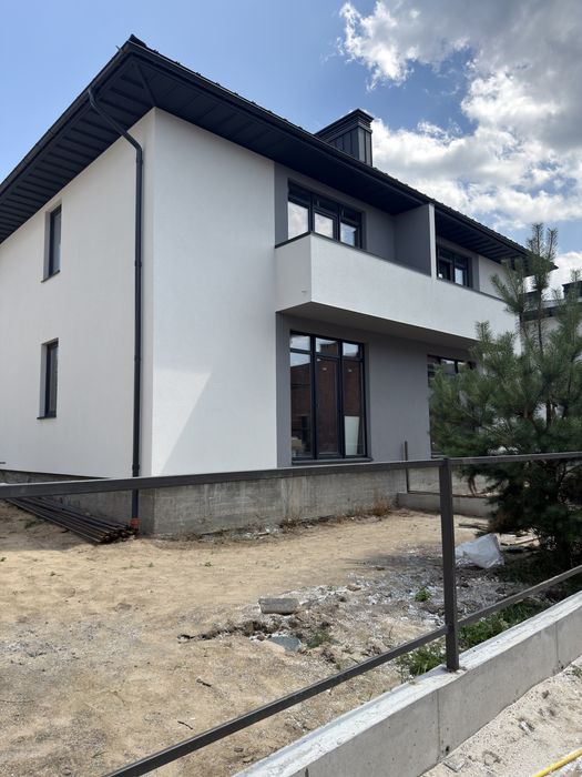 Продається котедж в м. Новояворівськ (с. Стадники)