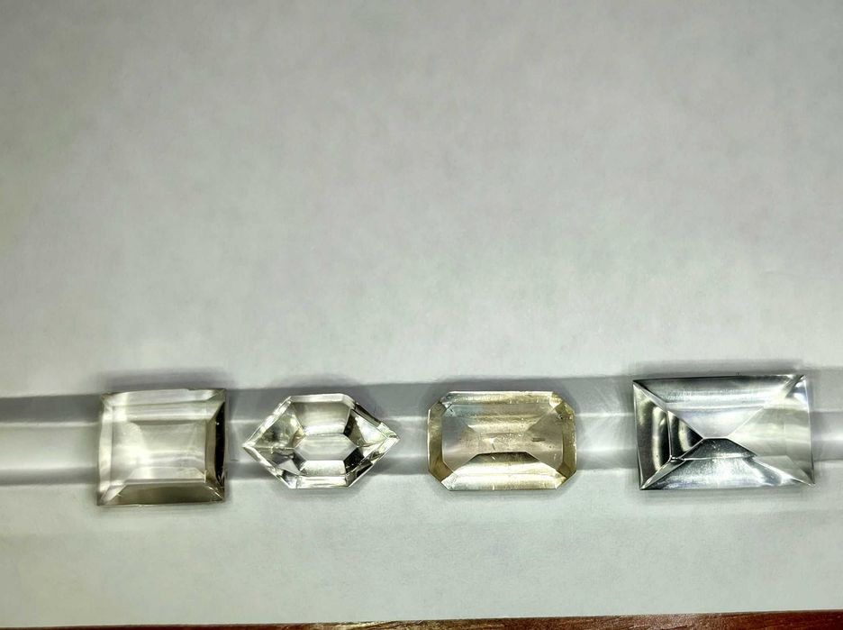 Топаз бесцветный белый прозрачный фантазийной огранки