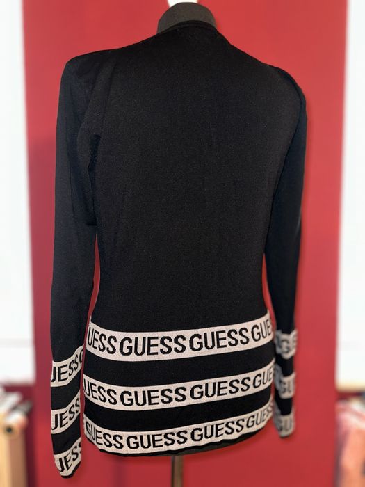 Czarny sweter guess