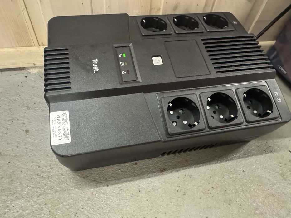 Источник бесперебойного питания Trust Maxxon 800VA UPS with 6