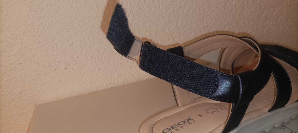 Sandália para menina como Nova GEOX tamanho 36