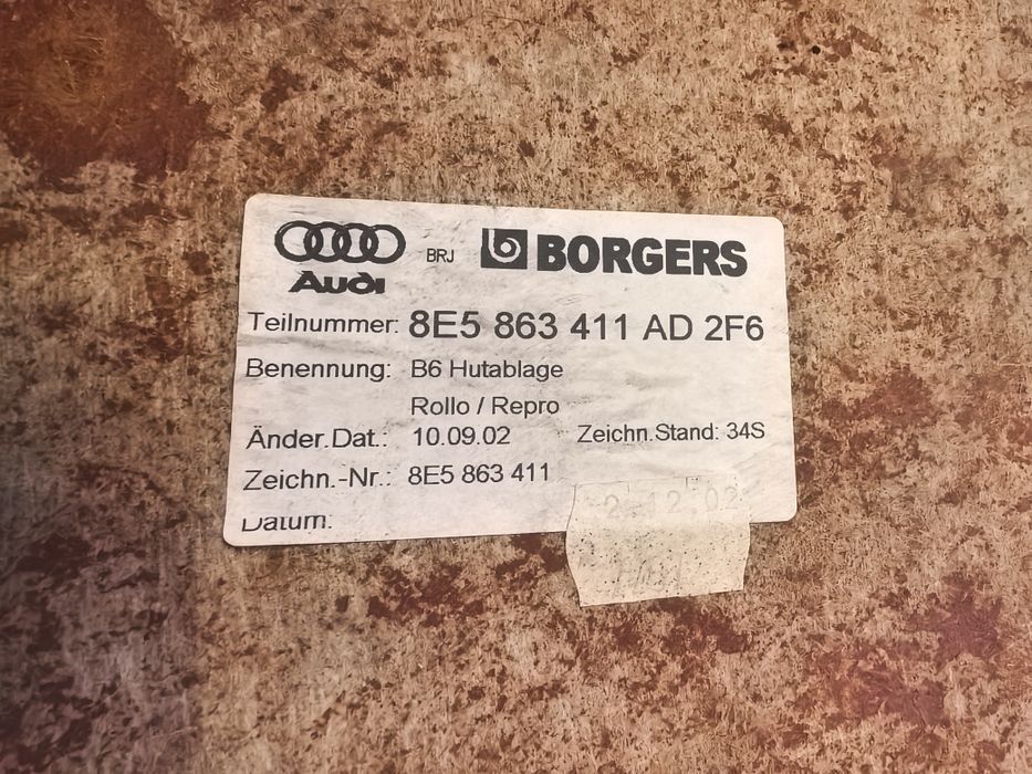 Roleta elektryczna tylnej szyby Audi A4 B6 szara z półką