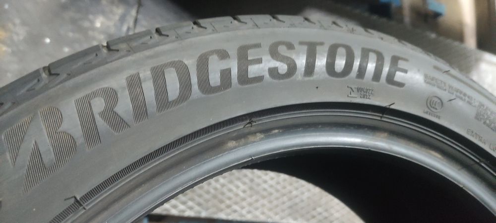Pneus 235/45/18 Bridgestone  eletric semi novos