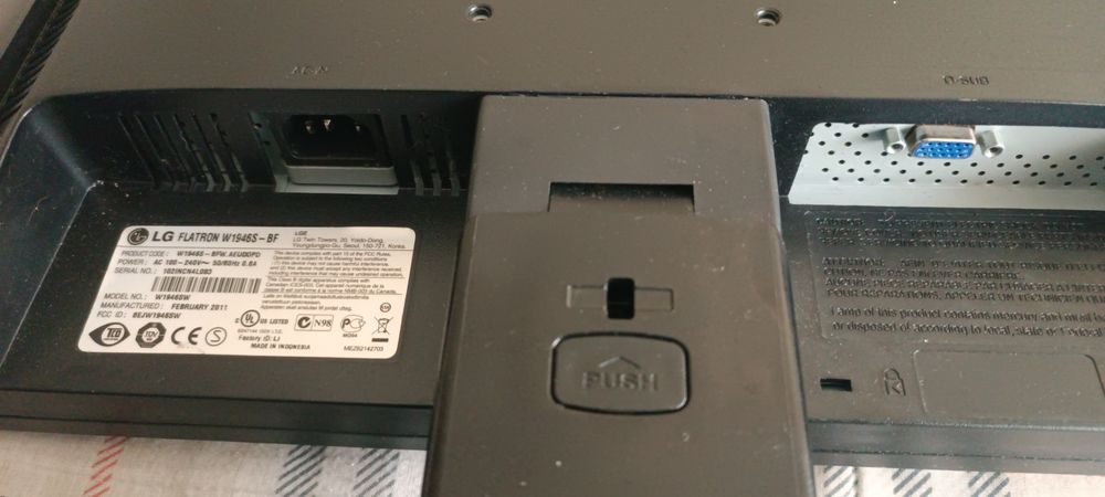 Monitor pequeno ótimas condições LG