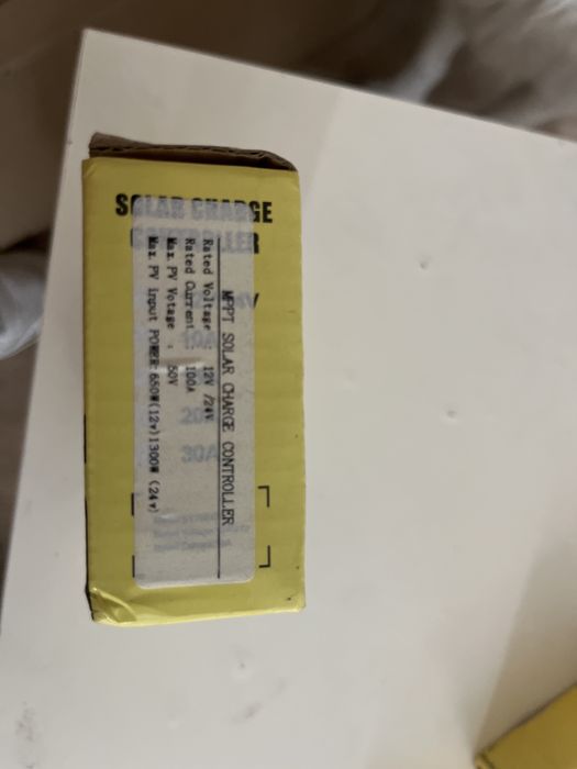 Controlador de Carga Solar MPPT 30A 12V/24V – LCD
