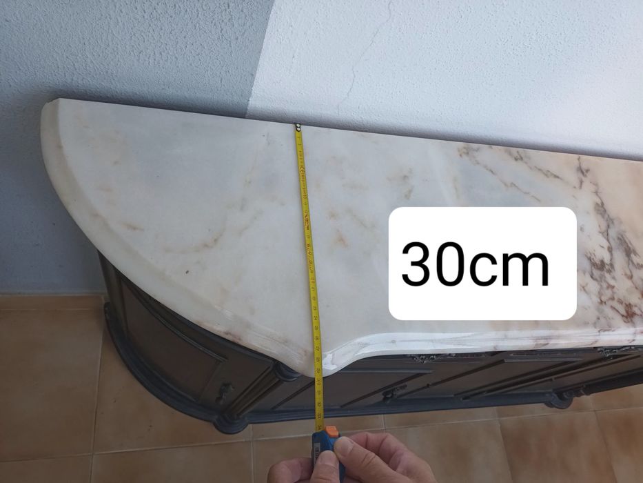 Credência com pedra mármore- 5 portas/3 gavetas