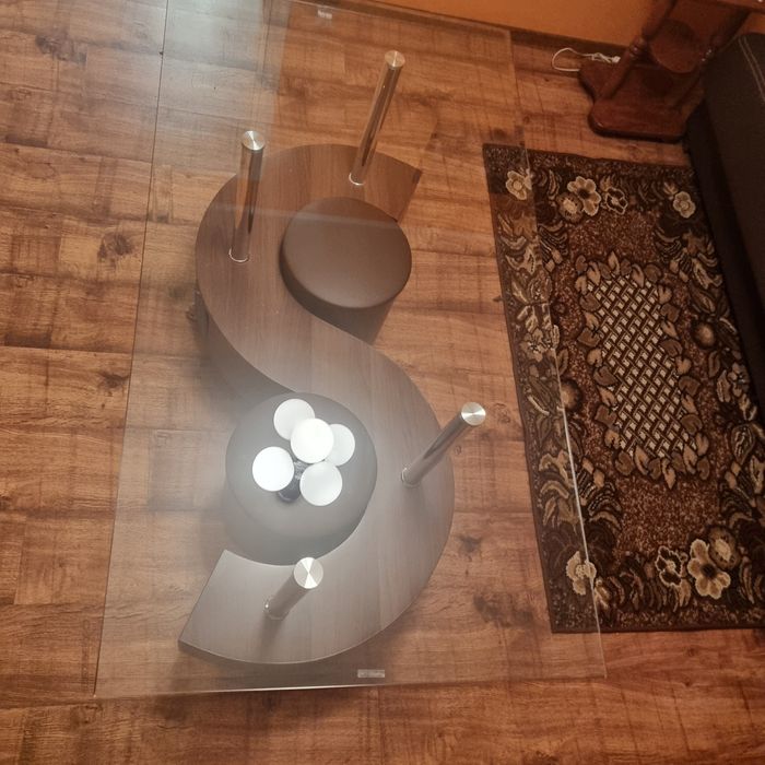 Stolik szklany blat+2 pufy