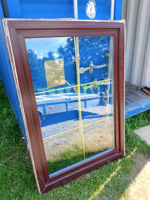 Okno 110x155 rozwierno uchylne plastikowe mahoń