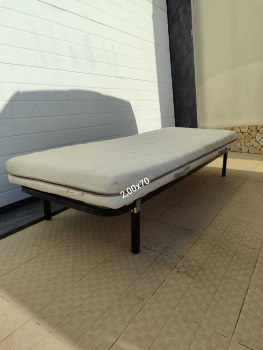 Cama de estrado solteiro