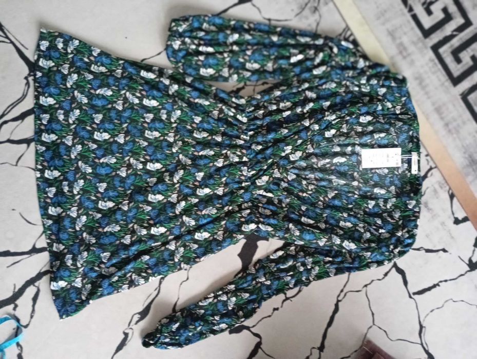 Sukienka letnia w kwiaty Reserved L