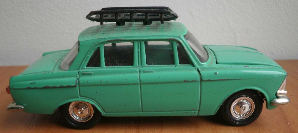 Машинка 1 : 43 Москвич 412