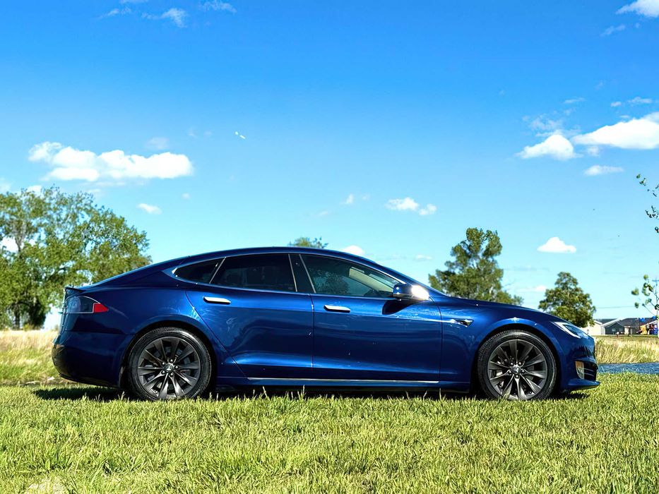 Tesla Model S 100D      2017