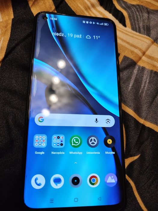 Smartfon Realme 8 pro duży zestaw