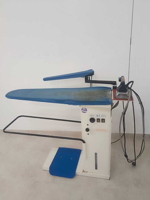 Mesa de engomagem profissional