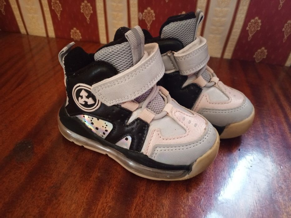 Продам взутя 22 розмір