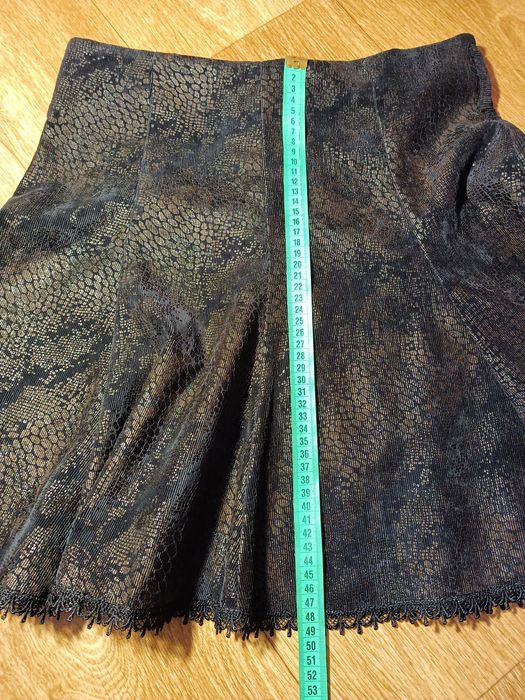 Вельветова спідниця H&M. L,M- розмір.
Нова.
Заміри : Довжина - 69 см.