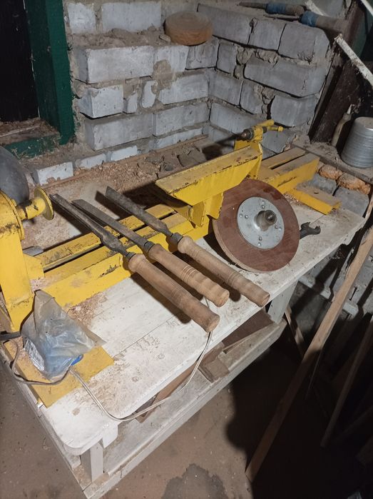 Продам Токарний по дереву а гарному робочому стані самовивіз