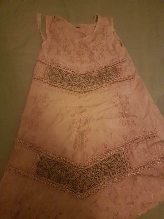Vestido bege quase novo