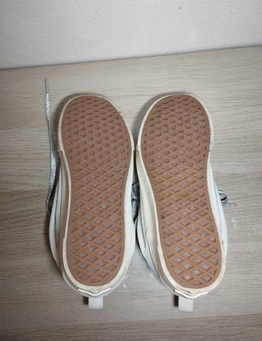 Vans Knu Skool com plataforma
