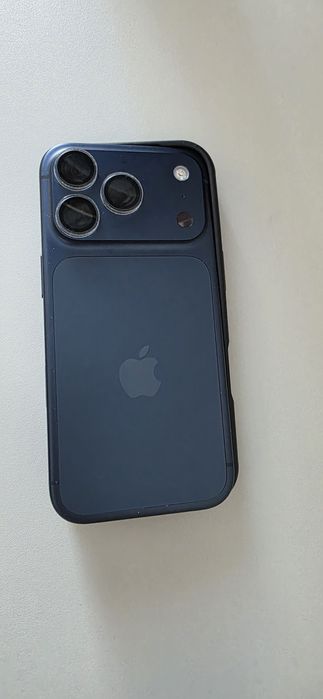 iPhone 17 Pro Granatowy