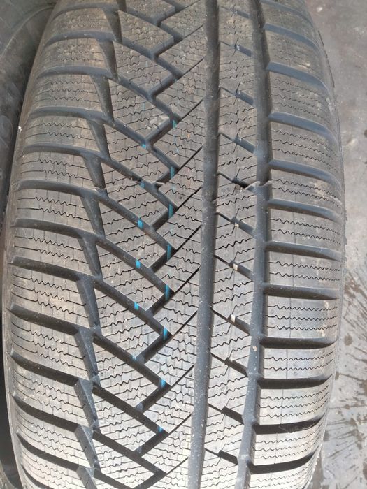 235 50R19 continental