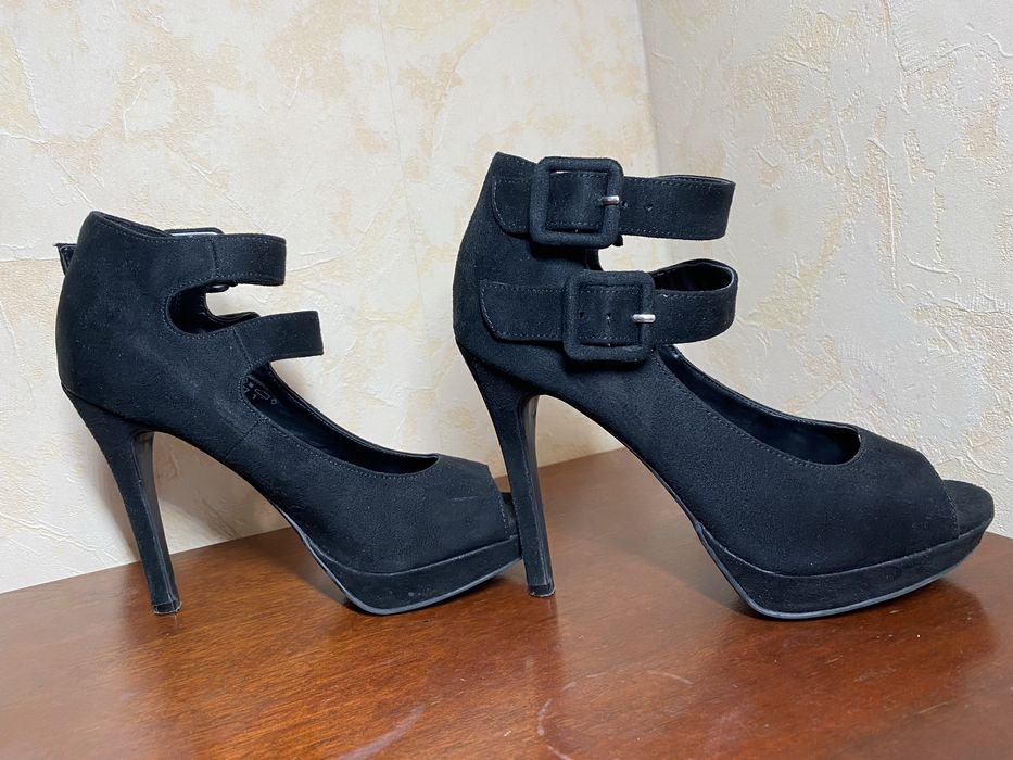 Туфлі чорні на підборах, 37 розмір, майже нові - 350