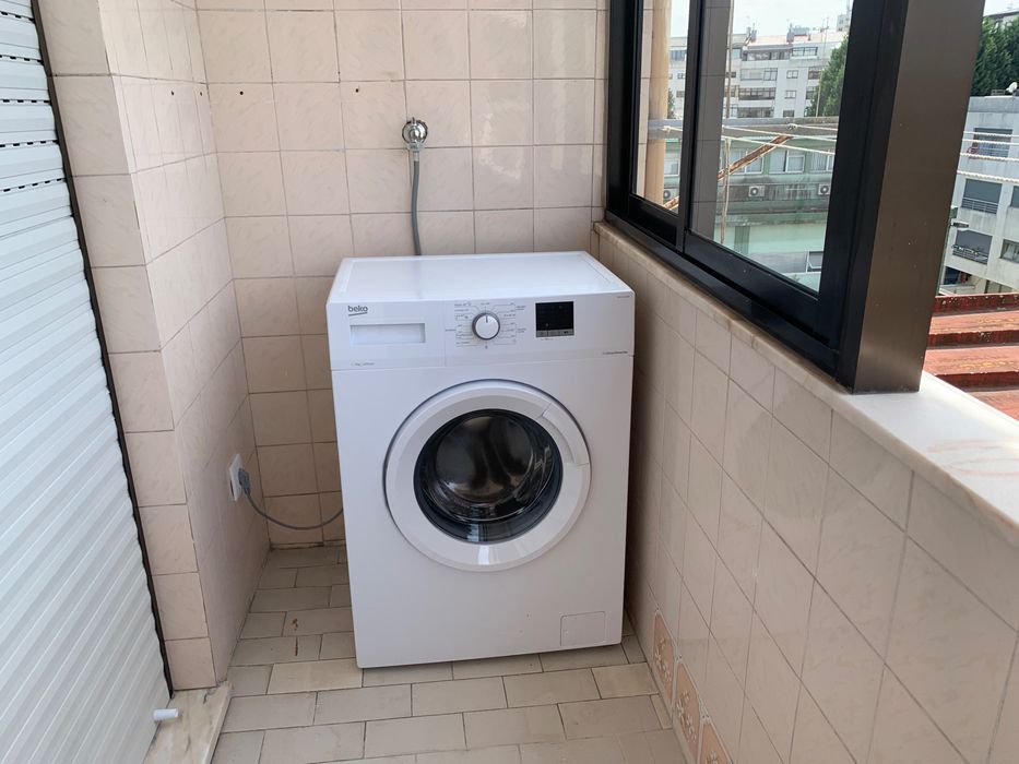 Quarto com TV para estudantes c/ contrato, ao pé da universidade
