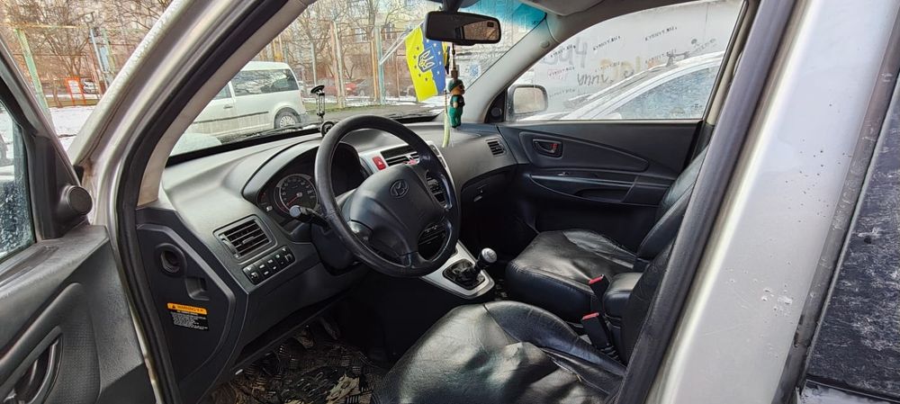 Hyundai Tucson 2 літра дизель механіка повний привід