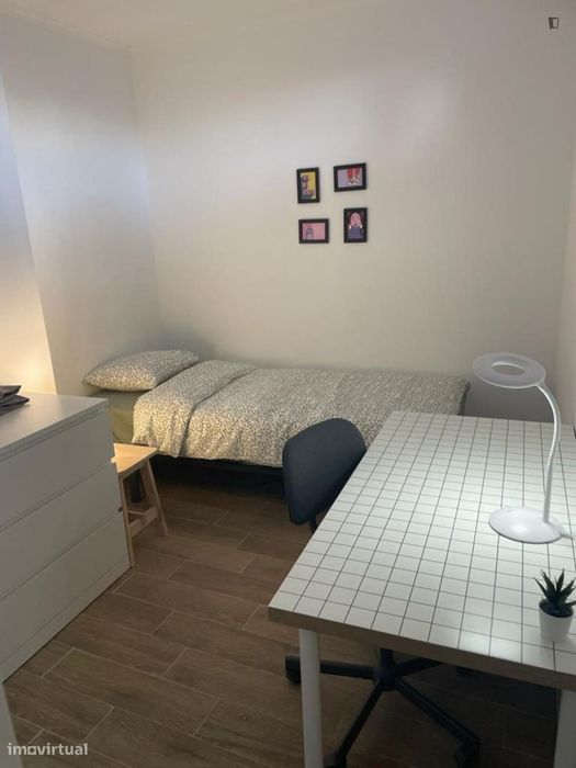 Quarto - localizado em Parque das Nações Lisbon