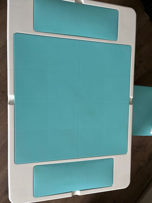 Дитячий стіл і стілець