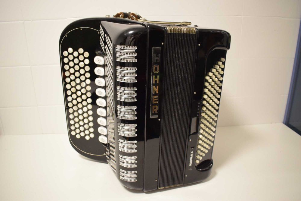 Acordeao Hohner III S.  3 Voz N 242