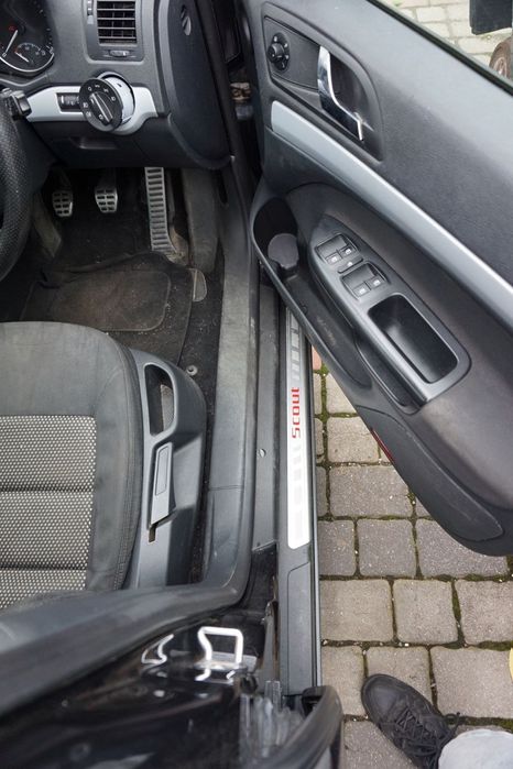 OSŁONA NAKŁADKA PROGU PRAWY PRZÓD OCTAVIA II 1Z5 LIFT KOMBI SCOUT SKODA 2008-2013