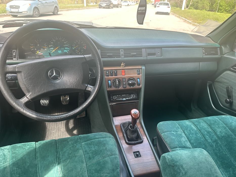 Mercedes Benz E W124