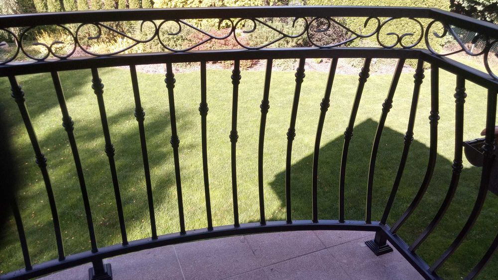 Balustrada piękna z elementami kutymi wzór BB5 na wymiar każdy kolor