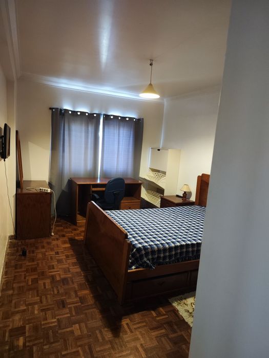 Aluguer de quarto individual feminino
