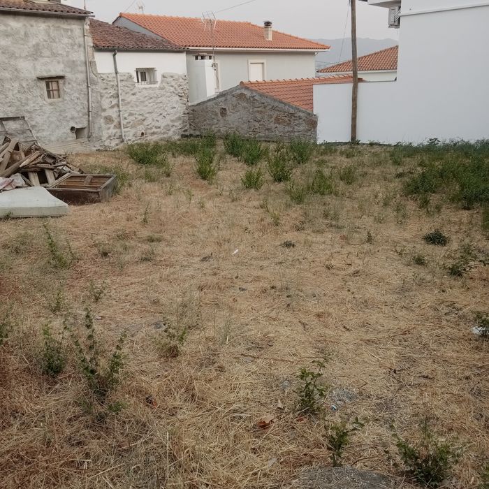 Moradia em Chaves Recuperar 400m

Sta Cruz / Trindade