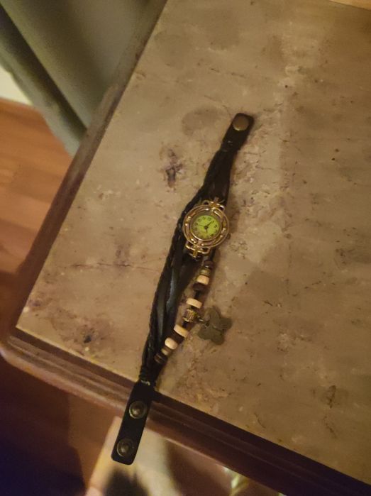 Relógio corrente étnica