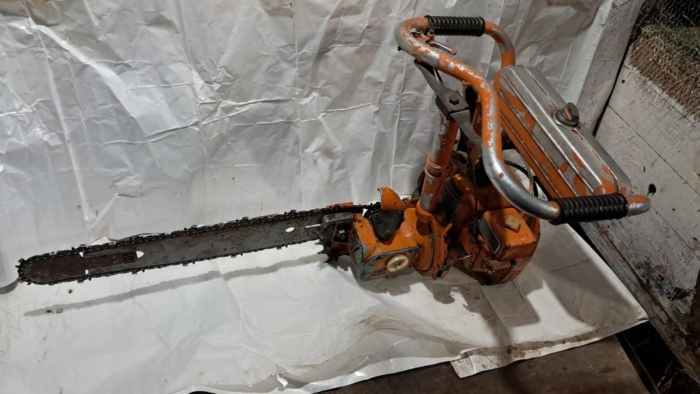 Продам бензопилу Урал