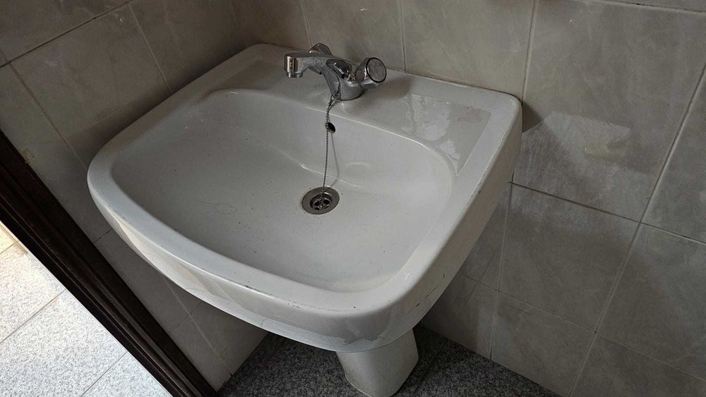 Lavatório + torneira e sanita!