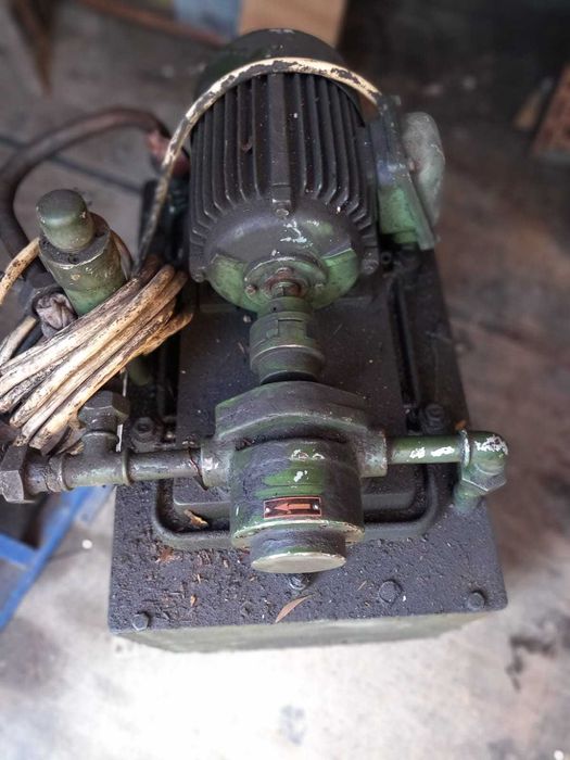 Vendo macacos e bomba hidráulica