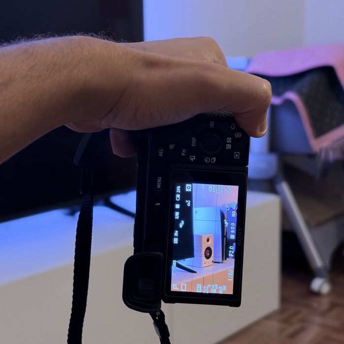 Sony a6100 com 2 objetivas e acessórios