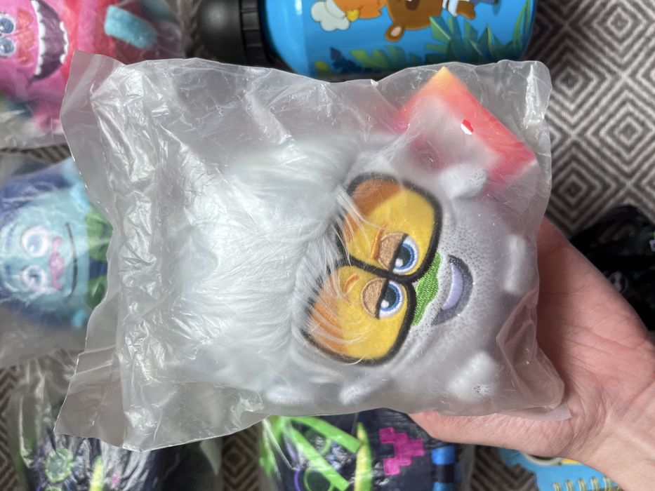 Maskotki Trolle, butelka na wodę, notes, smycz